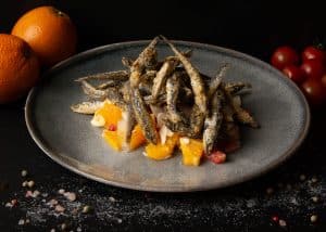 Hamsii crocante cu salată de fenicul / Crispy anchovies with fennel salad
