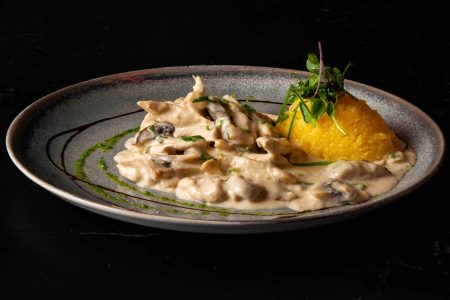 Pui cu smântână și ciuperci